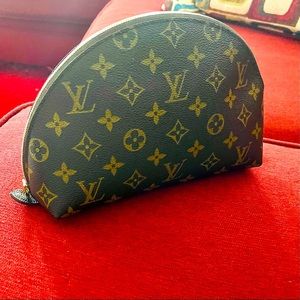 Auth. Louis Vuitton Trousse Demi Ronde